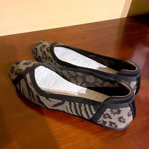 Clarks woven flats size 7.5 new